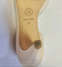 Load image into Gallery viewer, Chanel Beige/Black Classic Heel size 6.5 (37)