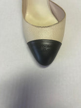 Load image into Gallery viewer, Chanel Beige/Black Classic Heel size 6.5 (37)