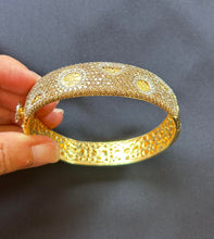 Load image into Gallery viewer, Roberto Coin 18K Gold Bracelet with Diamonds