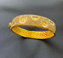 Load image into Gallery viewer, Roberto Coin 18K Gold Bracelet with Diamonds